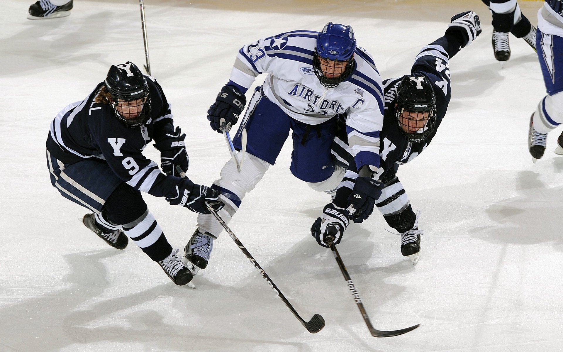 爱游戏app活动-意甲VAR系统语义分析模型提升判罚效率，var的意义